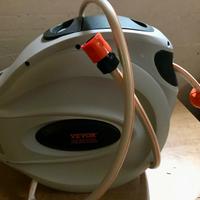 Avvolgitubo automatico per irrigazione da giardino