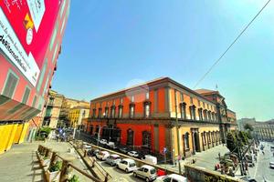 3 LOCALI A NAPOLI
