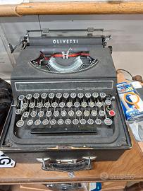 Macchina da scrivere Olivetti 