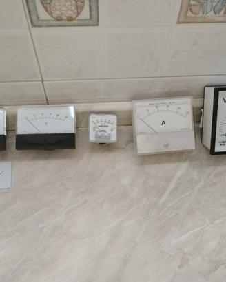 LOTTO STRUMENTI DI MISURA ELETTRONICI DA PANNELLO