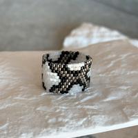 Anello luninoso handmade di perline giapponesi