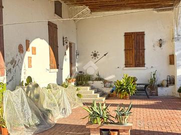 CASA SEMINDIPENDENTE A PIAZZOLA SUL BRENTA