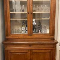 Credenza antica in noce