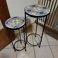 Coppia di tavolini portapiante in ceramica Galileo