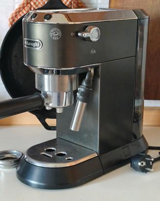 macchina caffè DeLonghi Dedica con accessori