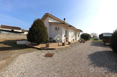 VILLA SINGOLA A ROVERBELLA