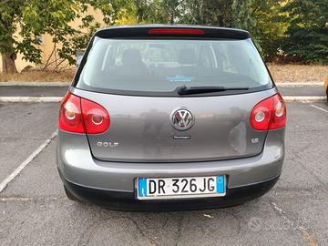 Volkswagen Golf 5 – 1.6 Benzina