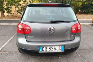 Volkswagen Golf 5 – 1.6 Benzina