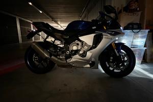 Yamaha r1 2015