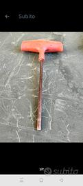 Chiave esagonale con manico in plastica. 