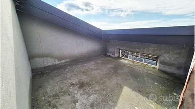 LA QUERCE, APPARTAMENTO CON MANSARDA E TERRAZZO A