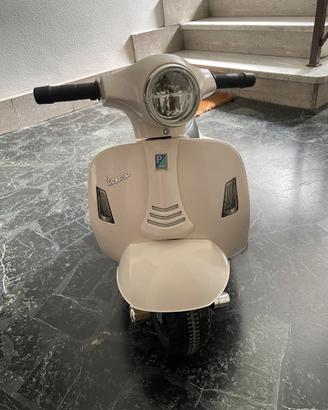 Vespa Piaggio elettrica per bambini – color crema