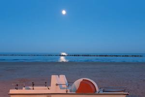 Appartamento 2 fila Mare con ombrellone e lettini