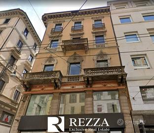 Palazzo / Stabile di 1085 m² con 1 locale a Milano