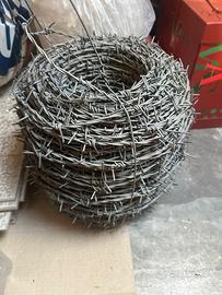 Titolo: Rotolo di filo spinato zincato 