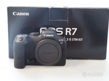CANON EOS R7