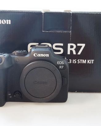 CANON EOS R7