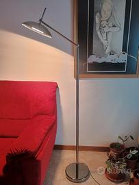 Lampada a piantana. 