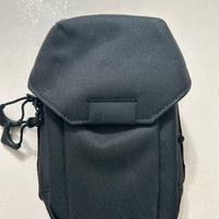 Borsa a tracolla WANDRD X1 piccola, nera