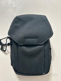 Borsa a tracolla WANDRD X1 piccola, nera