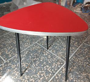 Tavolino vintage rosso triangolare design anni 50