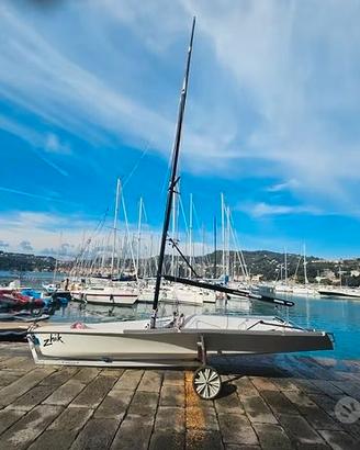 Barca a vela 29er da regata pronta all’uso