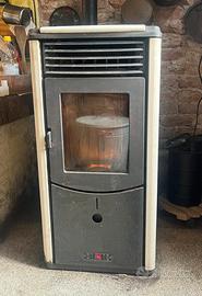 Stufa a pellet appena revisionata