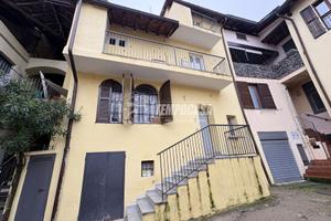 porzione di casa indipendente per 2 famiglie