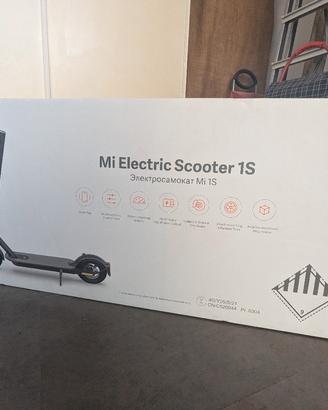 Xiaomi - Mi Electronic Scooter 1S