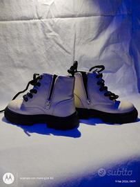 anfibi bianchi stile Dr.martens