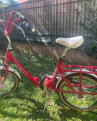 Bici pieghevole vintage rossa tipo Graziella