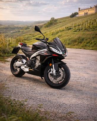 Aprilia tuono 660 factory