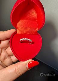 Anello di fidanzamento Riviera con diamanti