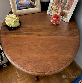 Tavolo in legno ovale, con bandelle richiudibili