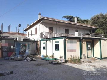 Appartamento e locale commerciale a Terni - LOTTO