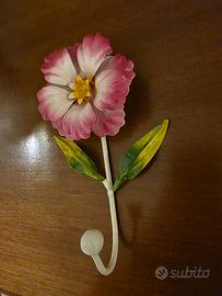GANCIO APPENDINO IN ACCIAIO SMALTATO CON FIORE