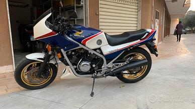 Honda vf 750 asi