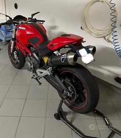 Ducati monster 696