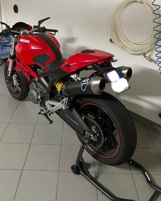 Ducati monster 696