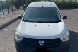 Furgone dacia dokker