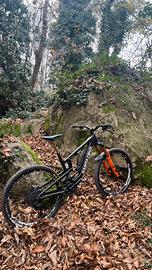 Santa Cruz Nomad v4 2020