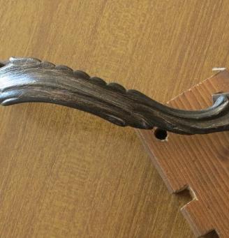 Maniglia in ottone con viti in ferro per mobili va