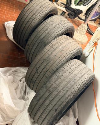 Treno di Gomme PIRELLI SCORPION 255/45r19
