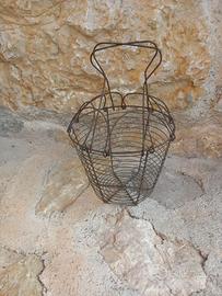 Vecchio cestimo portauova