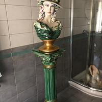 Busto con colonna in porcellana