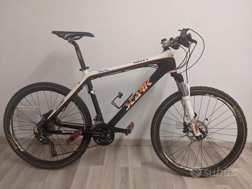 Mountain Bike telaio in carbonio