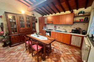 Rustico / Casale di 440 m² con più di 5 locali a P