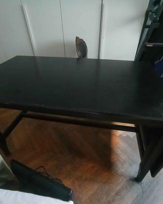 tavolo da pranzo in legno massello ikea