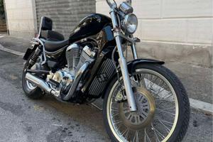 Suzuki intruder vs 800