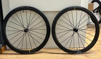 Set Ruote: Mavic Cosmic SLR 32 Disc.
